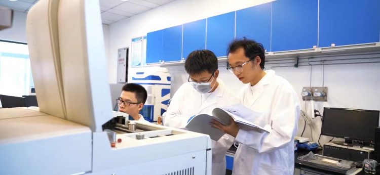 實驗室里看未來丨一塊電池 帶來無限可能!